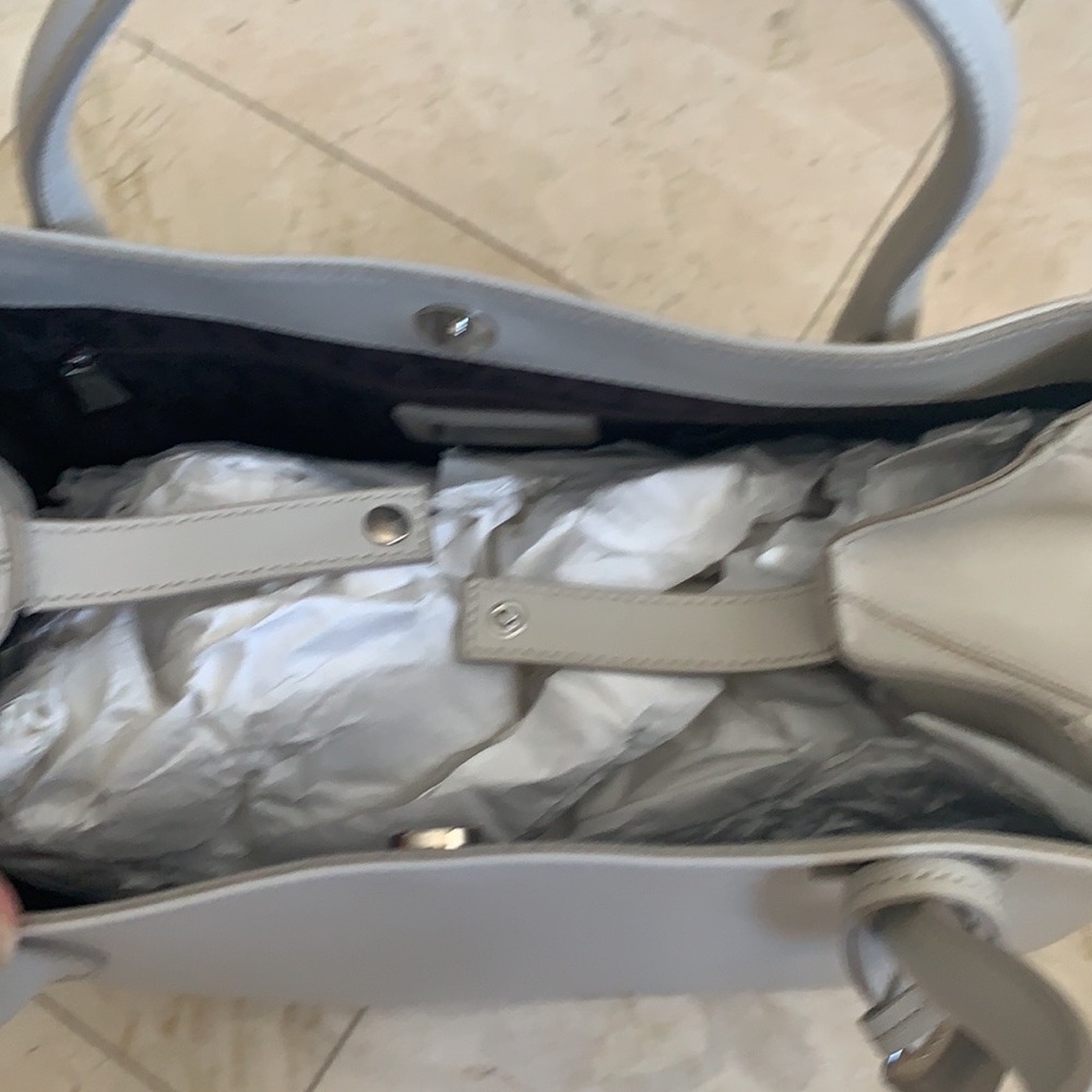 👏👏 HOST PICKS .. 🎉🎉🎉 FURLA handbag - Picture 9 of 10